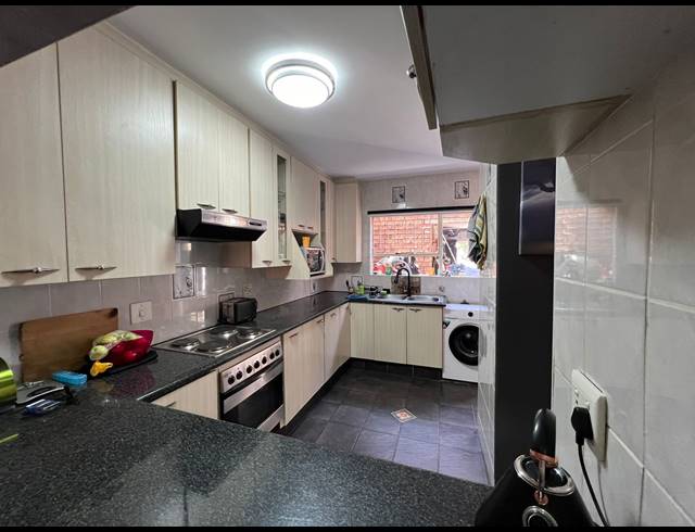 2 BEDROOM APARTMENT FOR SALE IN NEW REDRUTH